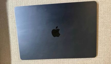 New 2026 MacBook Air M5 with a 15-inch screen, 16GB of RAM, and a 512GB SSD. No issues, unlocked, i can deliver if you pay the mail fee probably $15