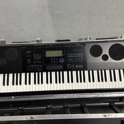 Casio WK6600 Workstation Keyboard  76 Keys With SKB Case with Wheels 