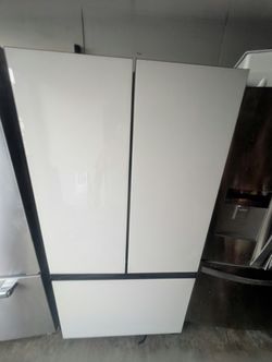 LIKE NEW !! SAMSUNG WHITE GLASS BESPOKE SMART COUNTER DEPTH FRENCH DOOR REFRIGERATOR ICE AND WATER