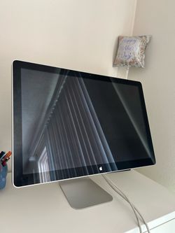Apple LED Cinema Display 24” (A1267) Monitor – USB Hub Built-In