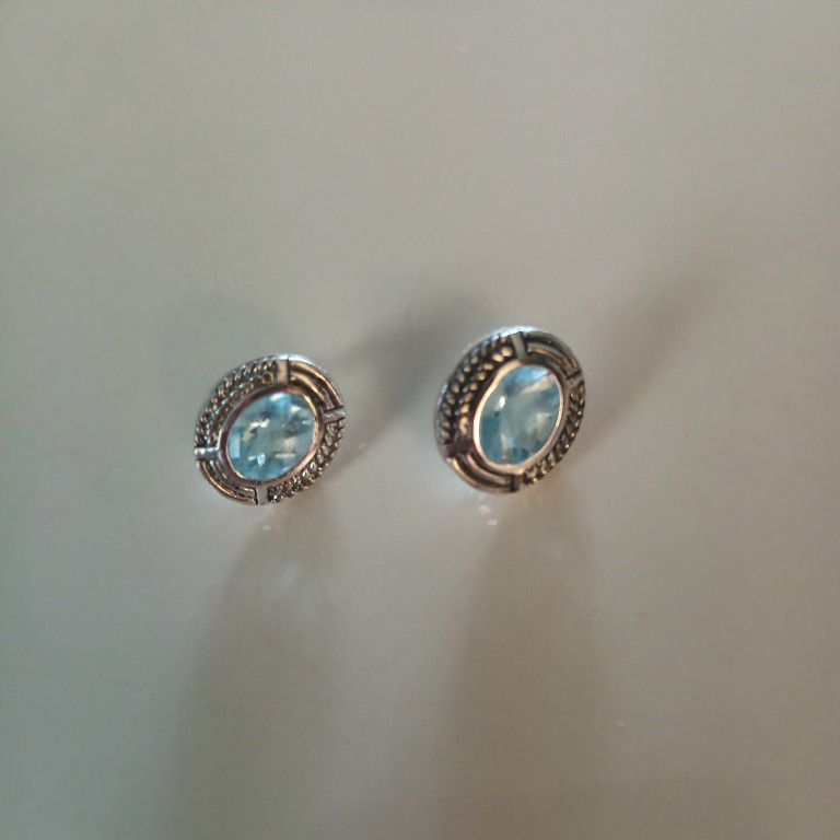 Blue Topaz Silver Earrings 