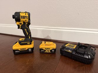 Dewalt Impact Dril 20V With 2 Batteries And Charged 6ah