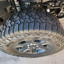 Oem 33inch FALKEN WILDPEAK Jeep Gladiator Mojve Wheels and tires