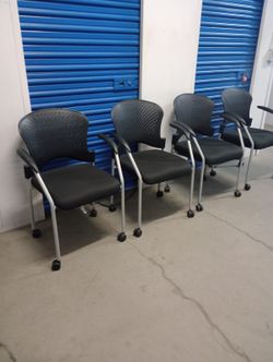 Stackable sturdy in good conditions