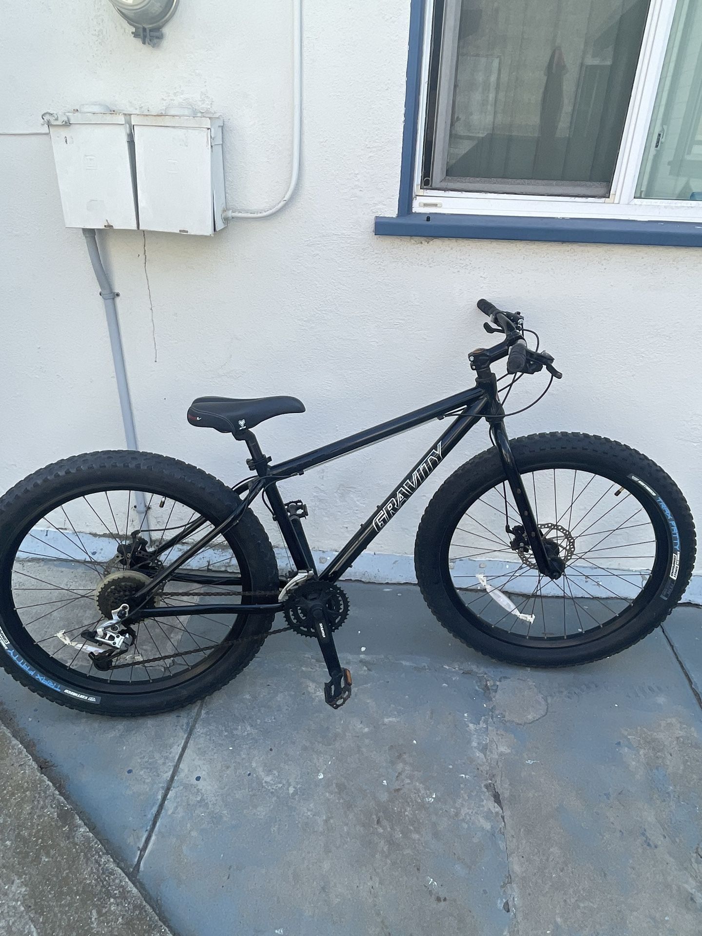Shimano Gravity Fat Tire Bike (Brand New Tire Tubes!)