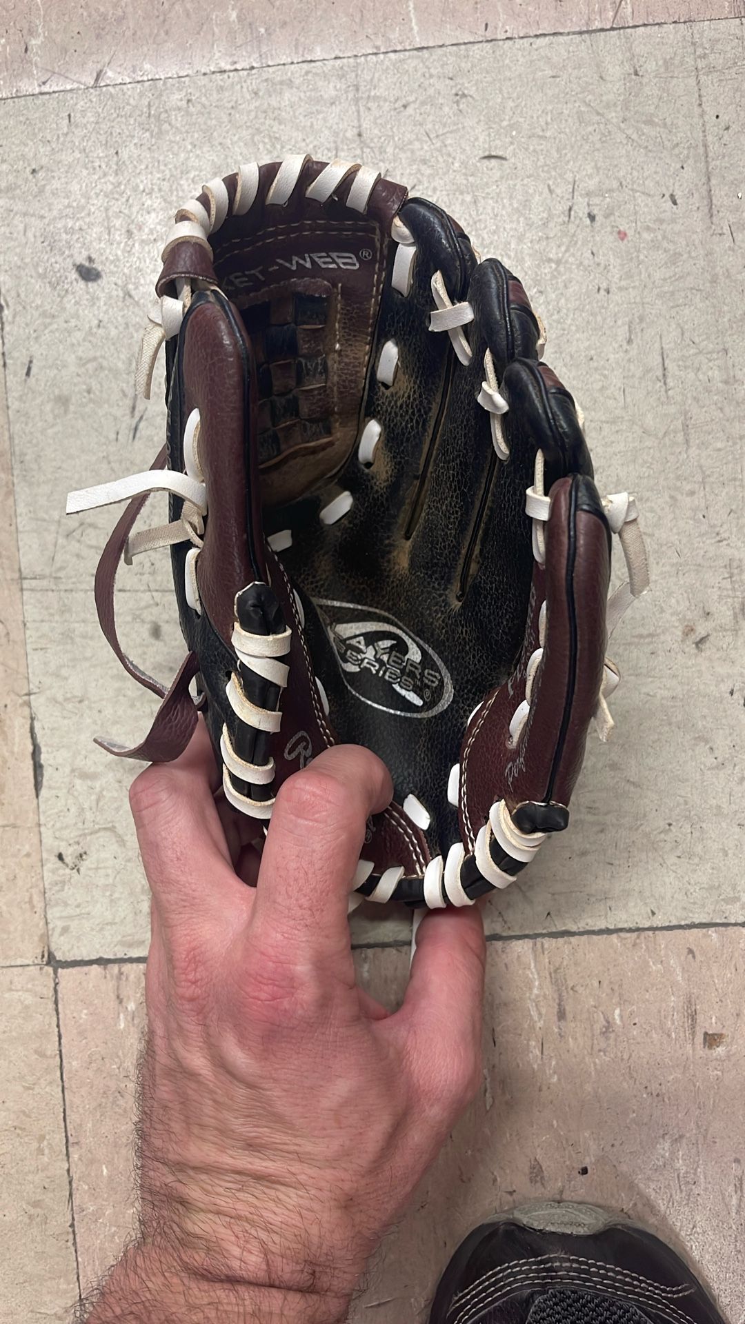 Rawlings 9 Inch Left Handed Baseball Glove