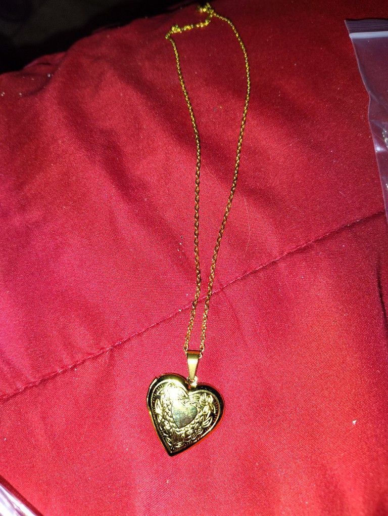 New Fashion Heart Locket Gold Tone