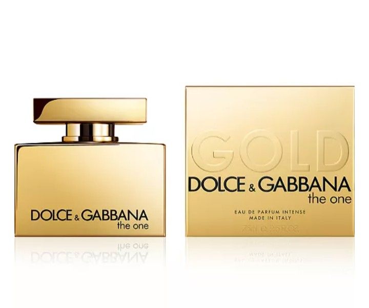 Luxurious gold perfume bottle by Dolce & Gabbana. Elegant and timeless design.
The One Gold Eau de Parfum Intense, a celebration of the independent an