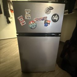 Mini Fridge 