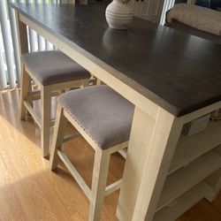 Cute Table W/Stools