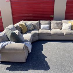 Large Sectional Couch- Delivery Available 🚚