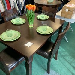 Table & 4 Chairs -like New