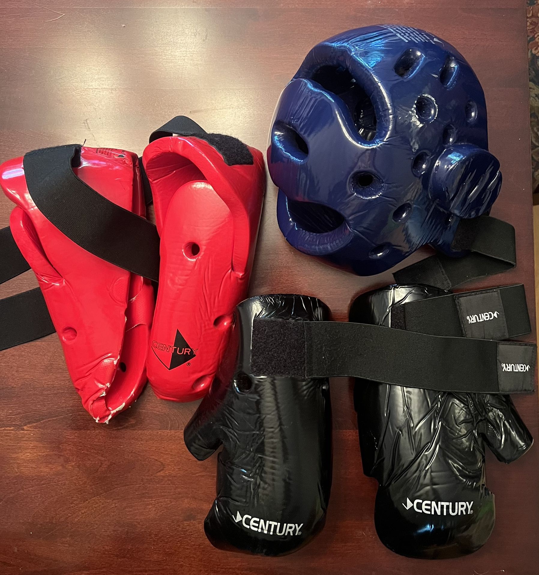 Kids Karate pads and Bow staff w/ leather carry case