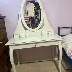 Dresser Table With Mirror 