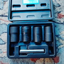 Used universal locking lug nuts set