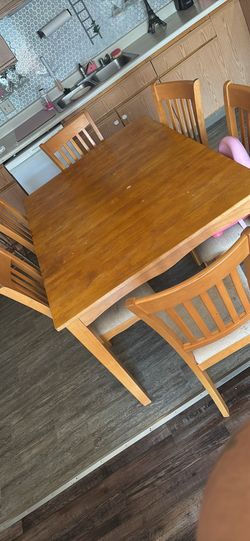 Dinning room table