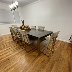 Dinning Table And Chairs 