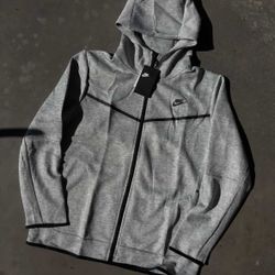 grey nike tech 