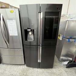 SAMSUNG FAMILY HUB REFRIGERATOR