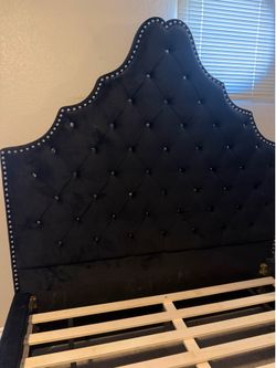 Queen Black Velvet Tufted Bed Frame – Crystal Buttons – Excellent Condition