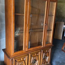 Nice 1980s vintage China cabinet solid wood