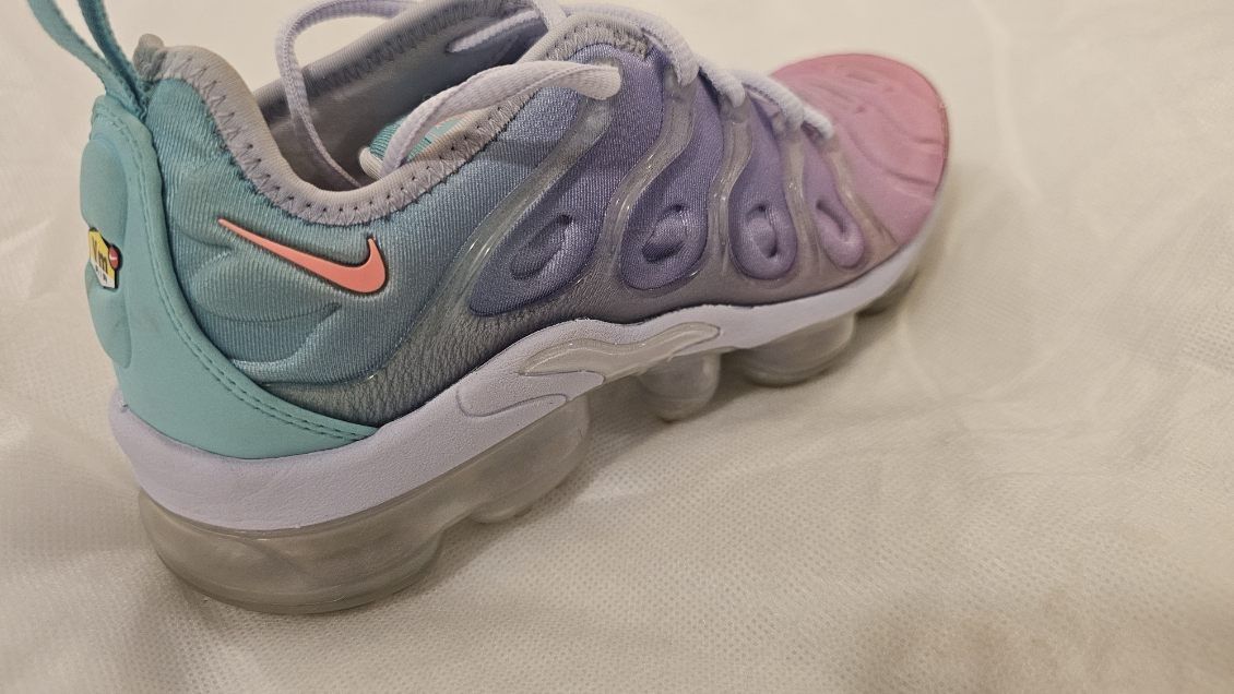 Nike Women's Air Vapormax Plus 