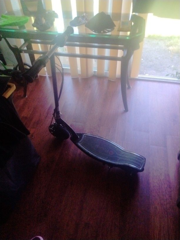 Razor E100 Glow