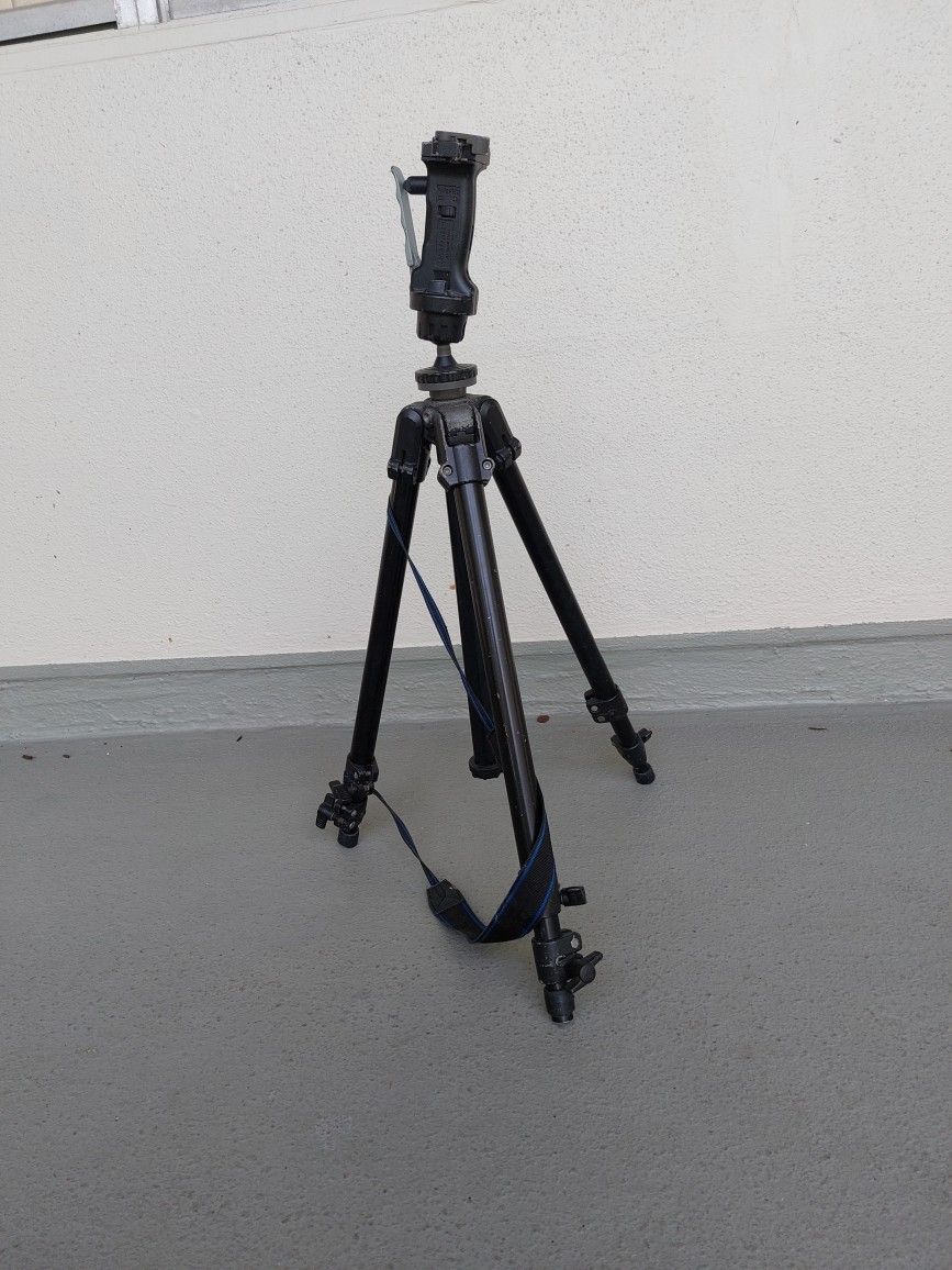 Photo Tripod For Pro With Gimball Head On It