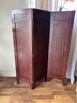 Wood folding 3 panel privacy screen