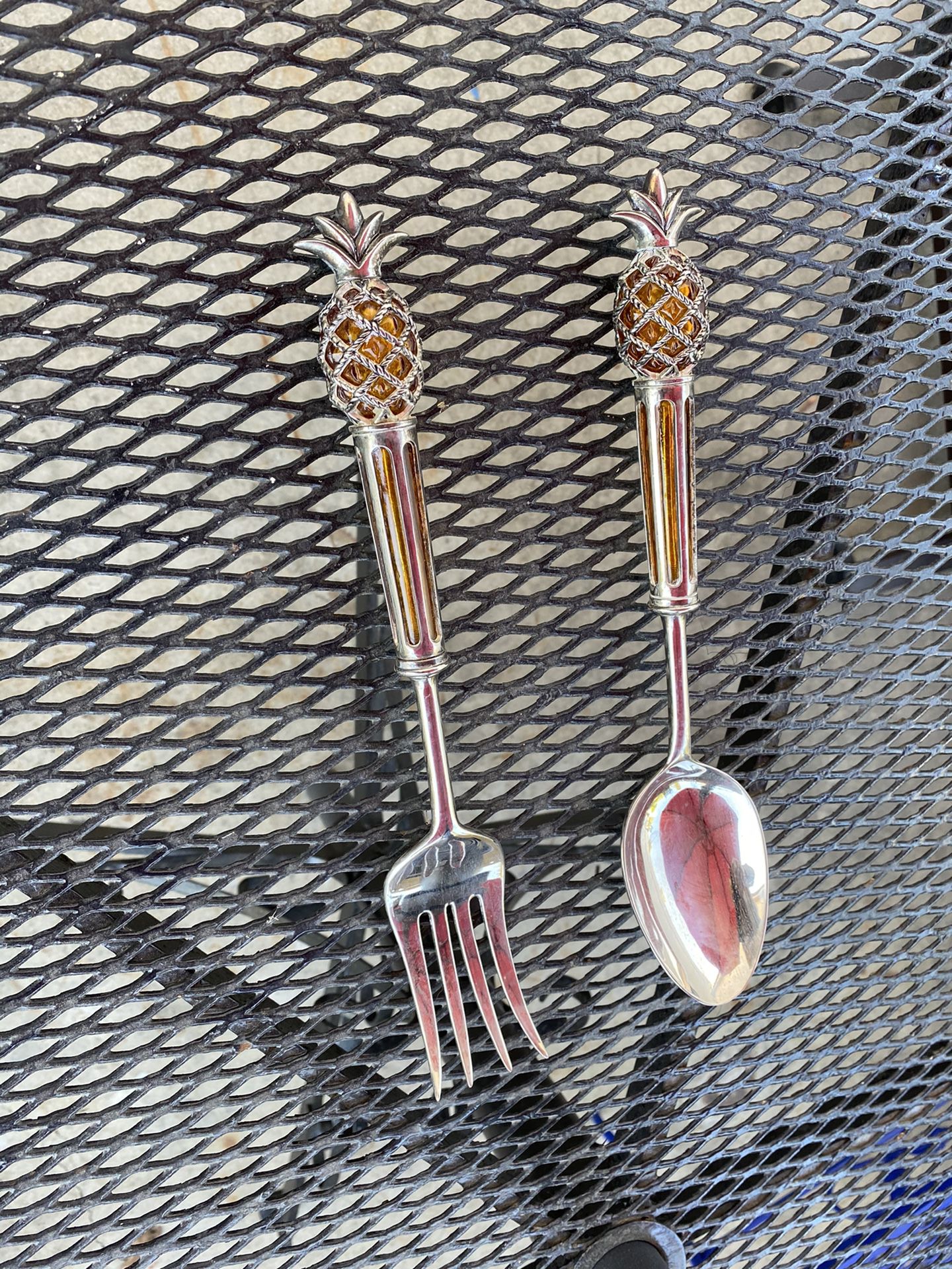 12 “ spoon and fork , nice no tarnish ! Nice 👍🏽