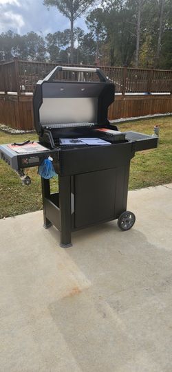 *NEW Masterbuilt AutoIgnite Series 545 Digital Charcoal Grill + Smoker - Never Used!**