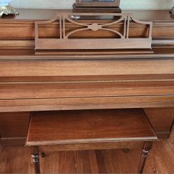 Story And Clark Upright Piano