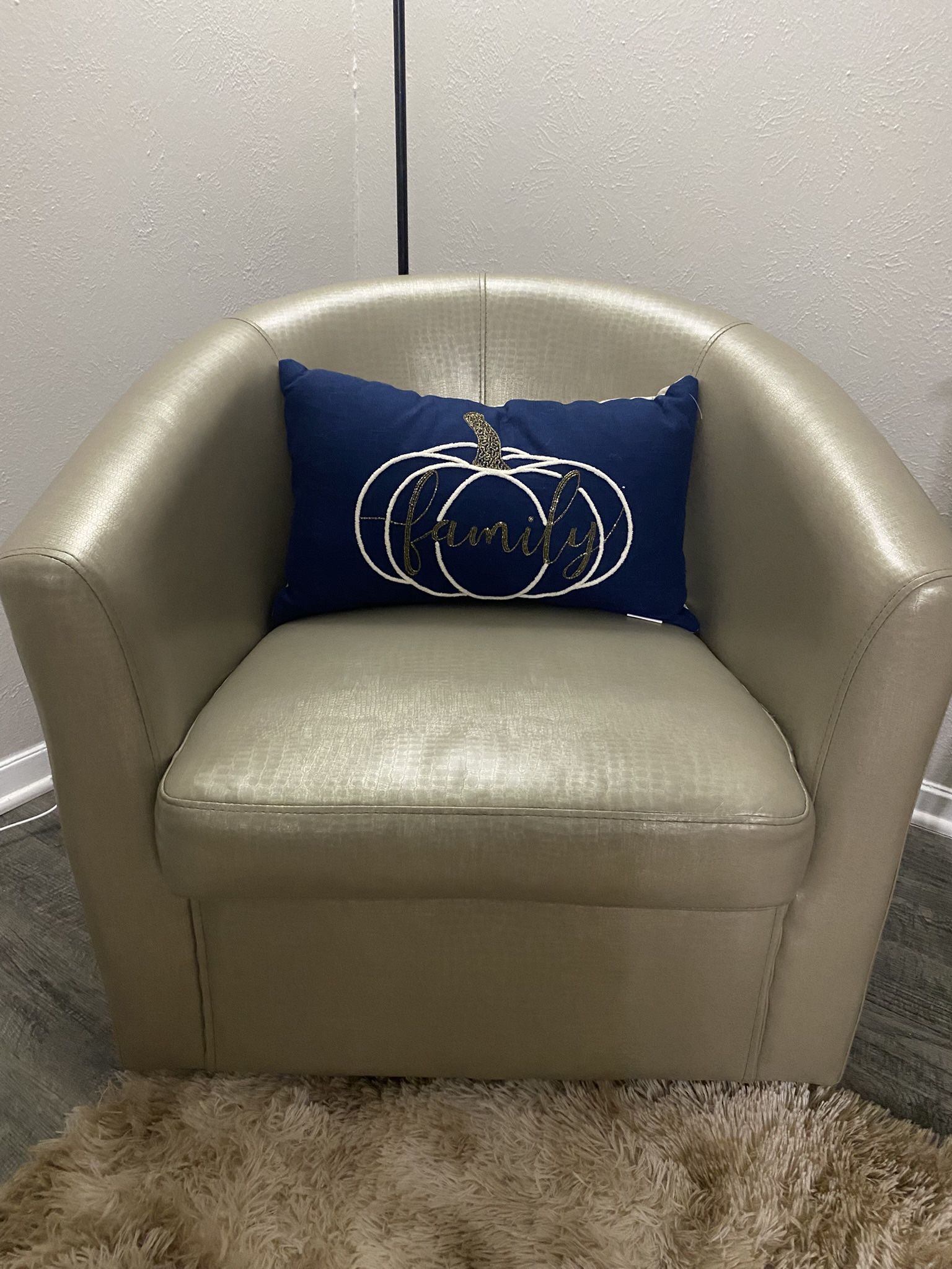 Silla Giratoria.  Swivel Accent Chair