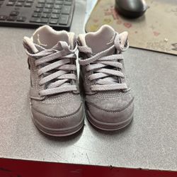 Light Grey Jordan’s Size 5c With Box 