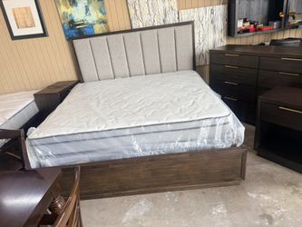 King Bedroom Set Without Máttress 