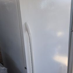 General Electric Freezer Works Exelent 