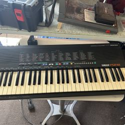 Yamaha PSR-18 Keyboard/Piano