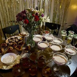 Round Kitchen Table & 4 Chairs