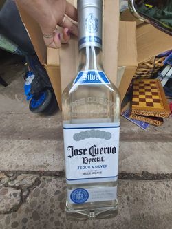 Giant decoration it is not a empty bottle! It is solid!