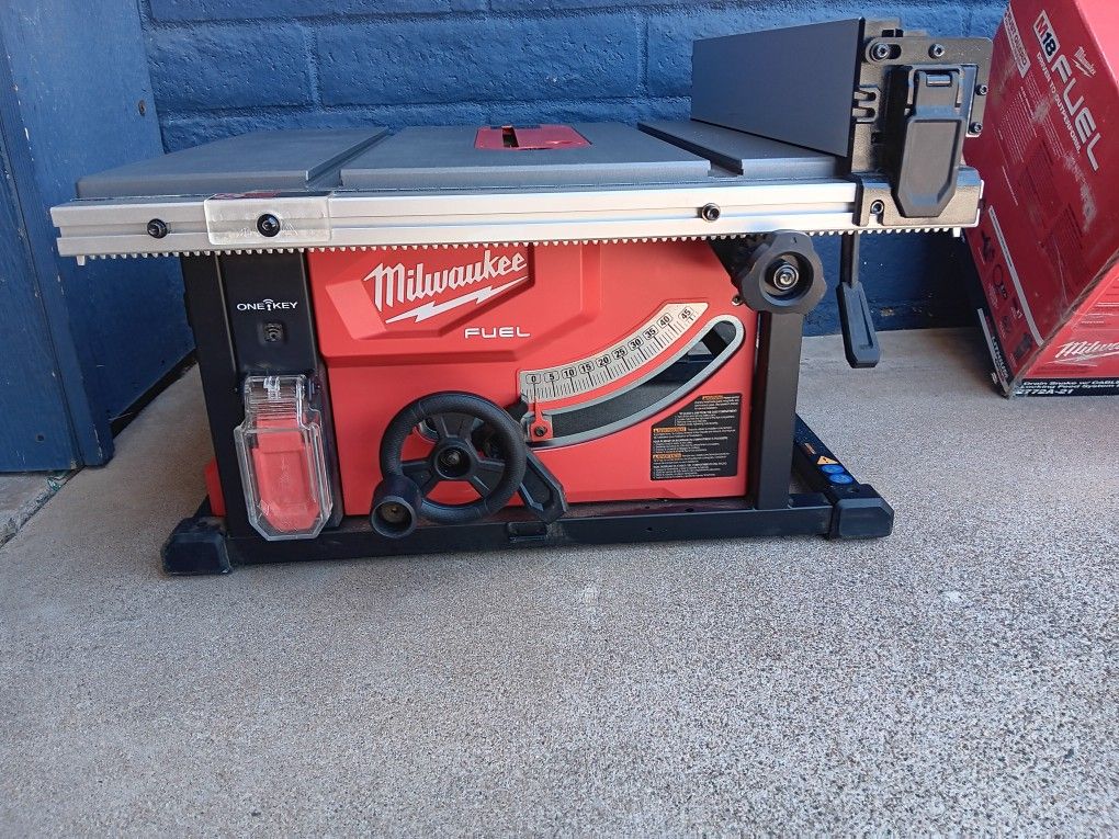 TABLE SAW MILWAUKEE TOOL ONLY