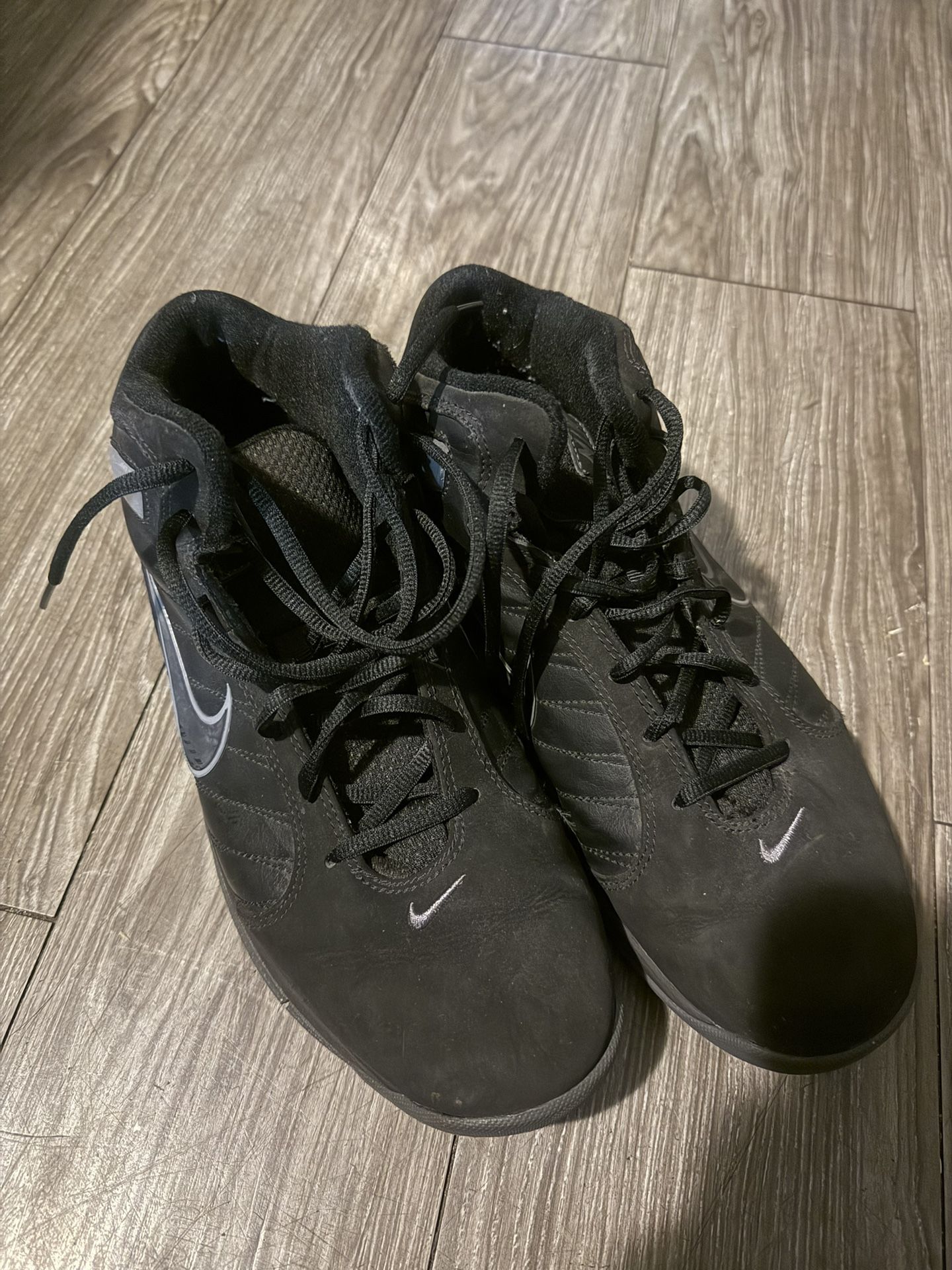 Black Nike Shoes