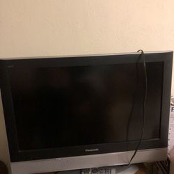 Panasonic TV 31” With Remote