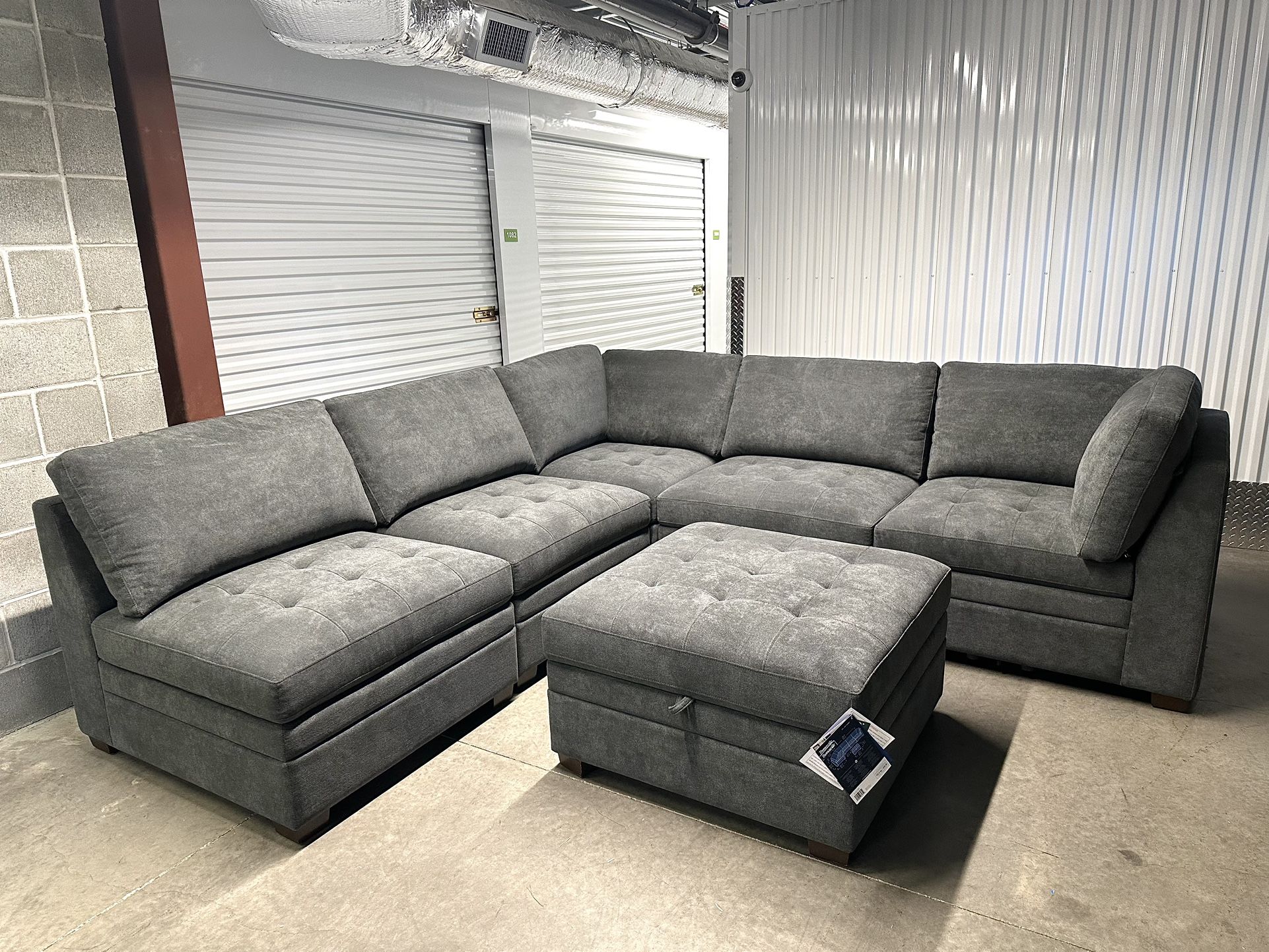 Free Delivery- Brand New Thomasville Tisdale 6 Pieces Sectional Sofa with Storage Ottoman 