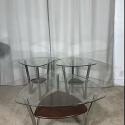 Mesa de Sala (3) VIDRIO Y CROMADO ASHLEY FURNITURE
