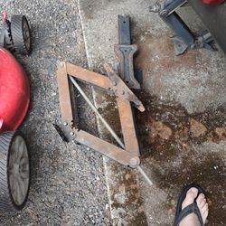 Leveling Jacks BAL RV Off Older Camp Trailer