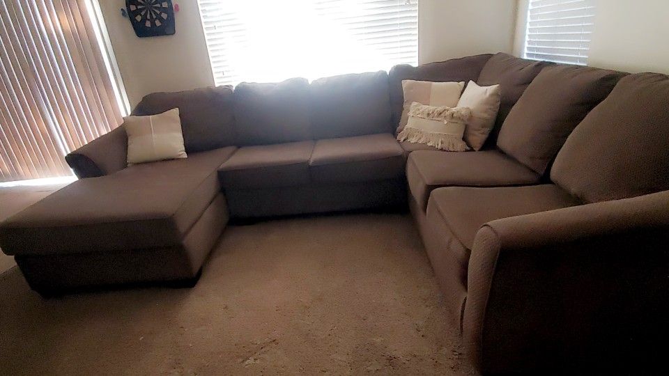 Sectional Couch Sofa W/ Throw Pillows