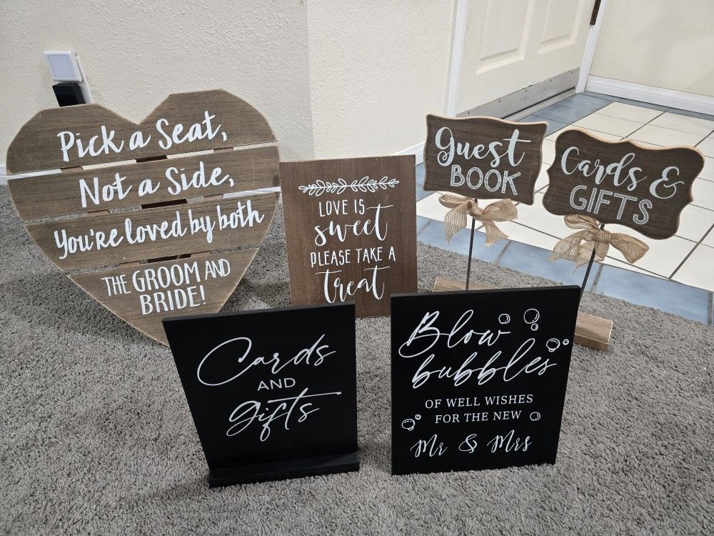 Wooden Weddng Sings