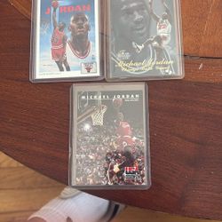 Michael jordan lot  of cards (3)