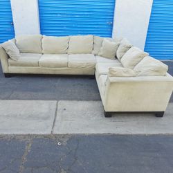 Comfortable Huge Sectional Couch 🛋