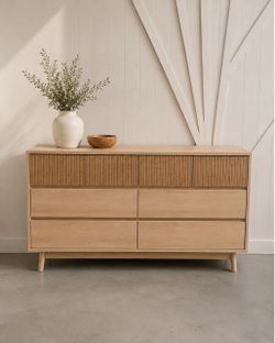 Golden Reed • 7-Drawer Dresser